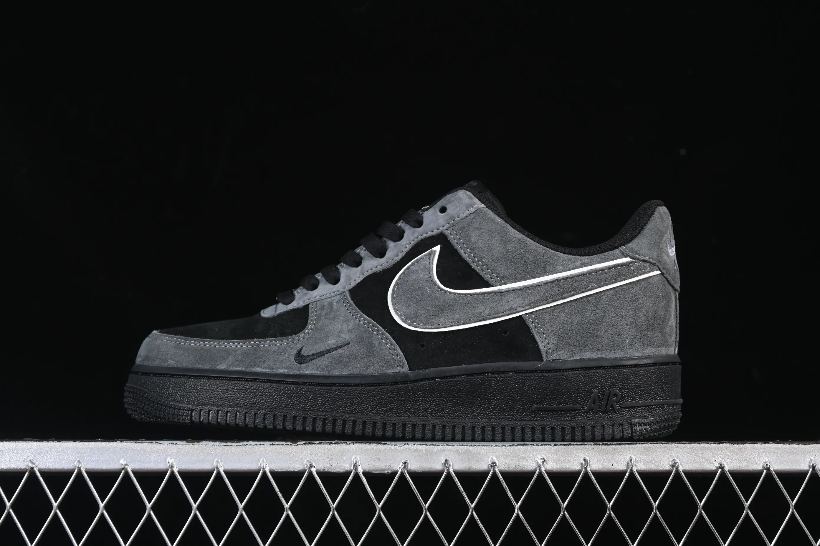 All categories Nk Air Force 1 Air Force series Nk Air Force 1 Low Air Force low-top Nike Air Force 1'07 Low gray and black suede Air Force 1 low-top casual sneakers ZH0316-133